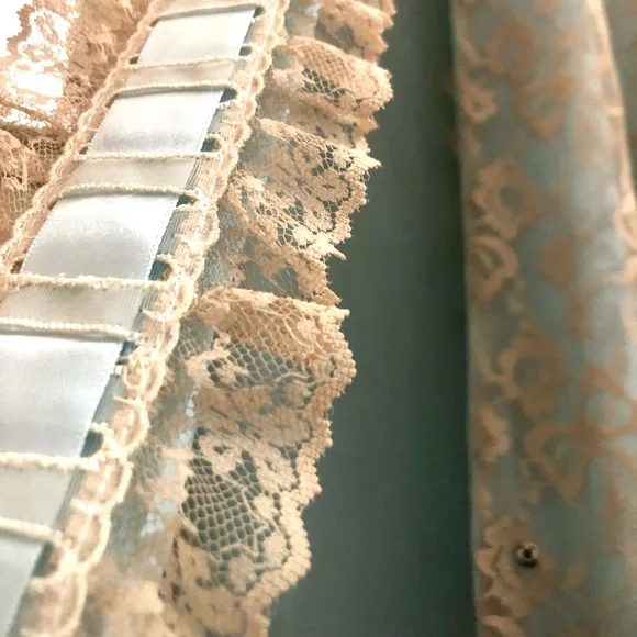 OOAK RARE VINTAGE LIKE NEW!! Blue Full Lace Robe and Gown Set - Picture 3 of 16